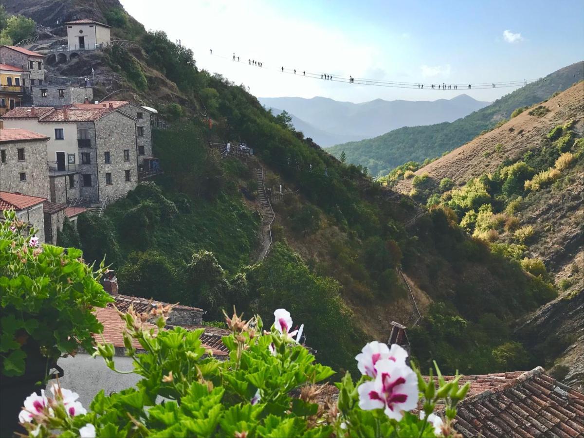 Borgo Manca Suite Sasso di Castalda Exteriör bild